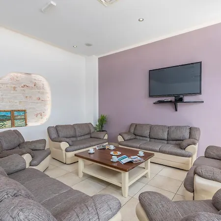 Villa Old School House