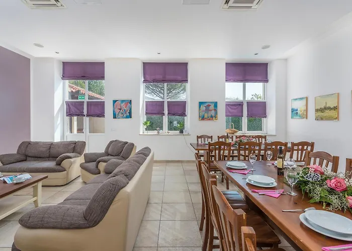 Old School House Villa Basici